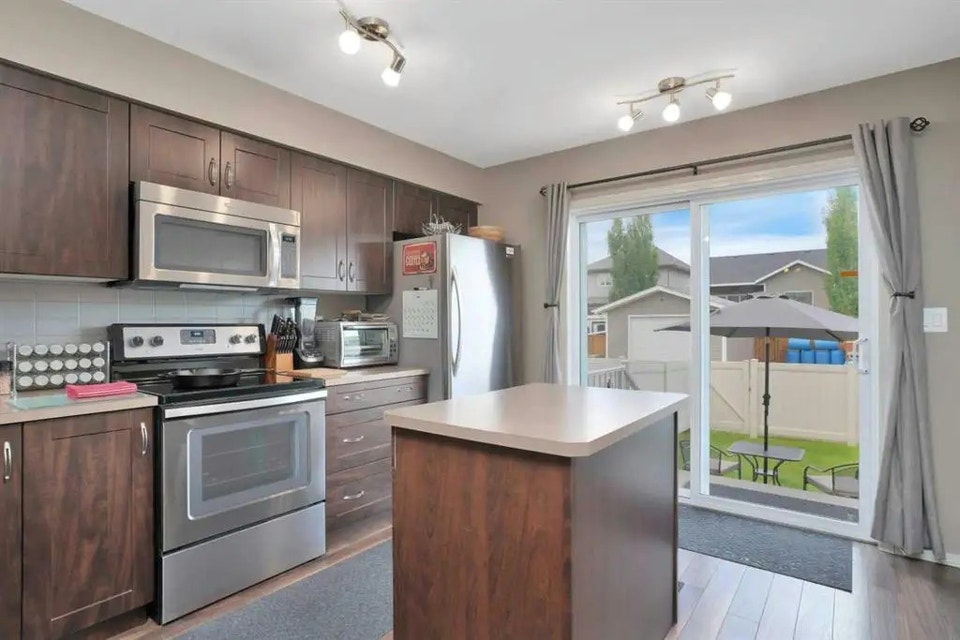 Townhouse for Rent - 2 Bed, 3 Bath - A/C, 2 Parking, Clearview 4