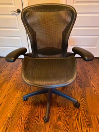 Herman Miller Aeron chair (size B)