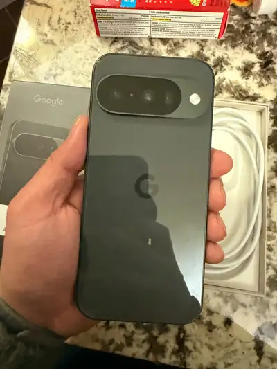 I'm selling a Google Pixel 10 with 128GB of storage, it is brand new and comes with its original box...