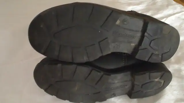 Blundstone Boots Classic Black W8.5/M6.5/Aus5.5 in Women's - Shoes in City of Toronto - Image 6