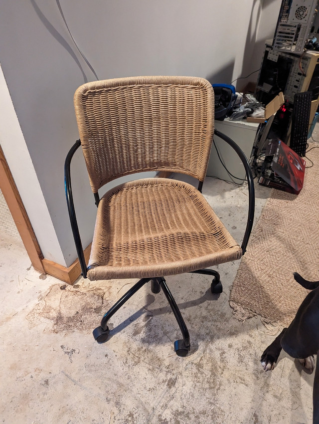Wicker office chair, in good condition  in Chairs & Recliners in City of Halifax - Image 2