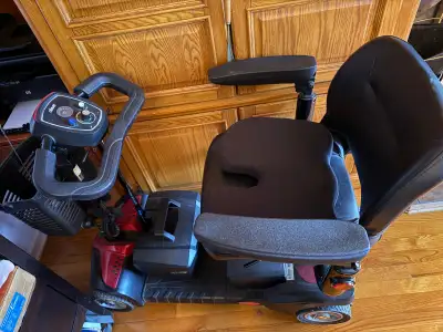 Scooter spitfire DST 21 AMP with battery pack, View more