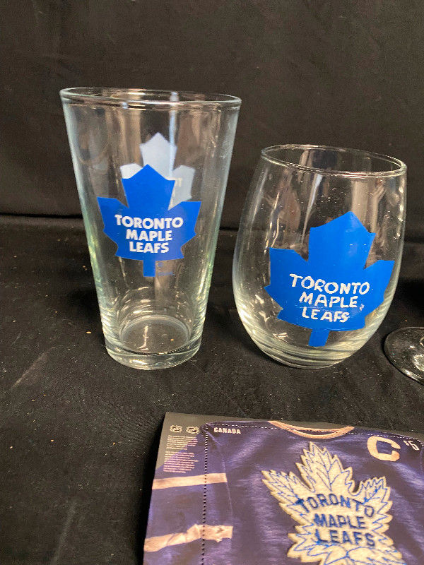 Toronto Maple Leafs Stuff in Arts & Collectibles in Moncton - Image 2