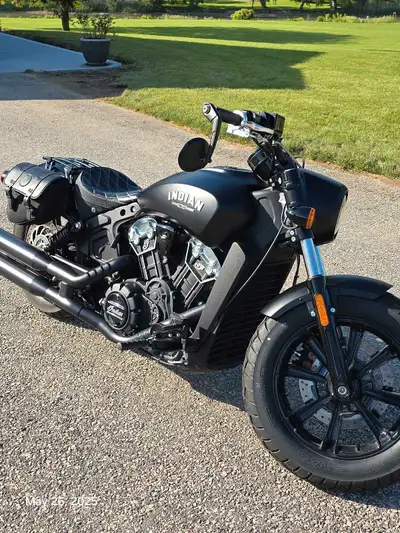 2018 Indian Scout Bobber / ABS Liquid Cooled, 1133cc V-Twin engine Matte Thunder Black Smoke Paint P...