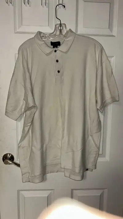This is a Lycor polo shirt, perfect for a casual day out! The shirt is in used condition. The size i...