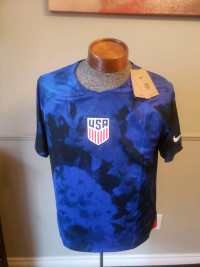 Team USA 2022 World Cup Soccer Jersey Large New with tags 