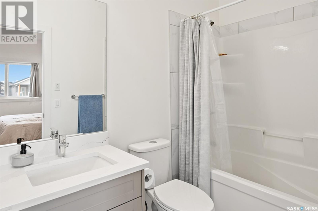 Newer beautiful Bi-level House for rent in the Kensington area
