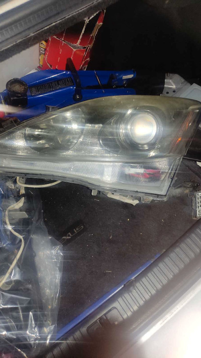 Drivers Side , Lexus 2010 is250 Headlight Assembly 
