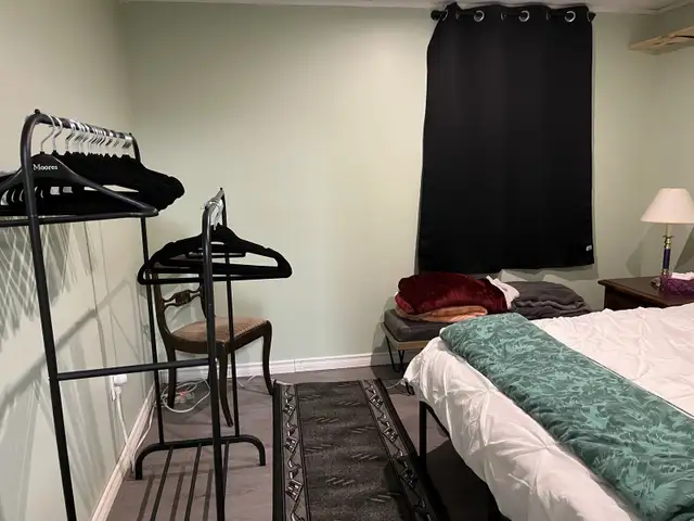 3  rooms available :    Male or female in Room Rentals & Roommates in Peterborough - Image 4