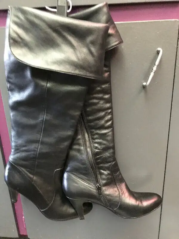 HIGH BACK LEATHER BOOTS in Women's - Shoes in Grande Prairie - Image 4