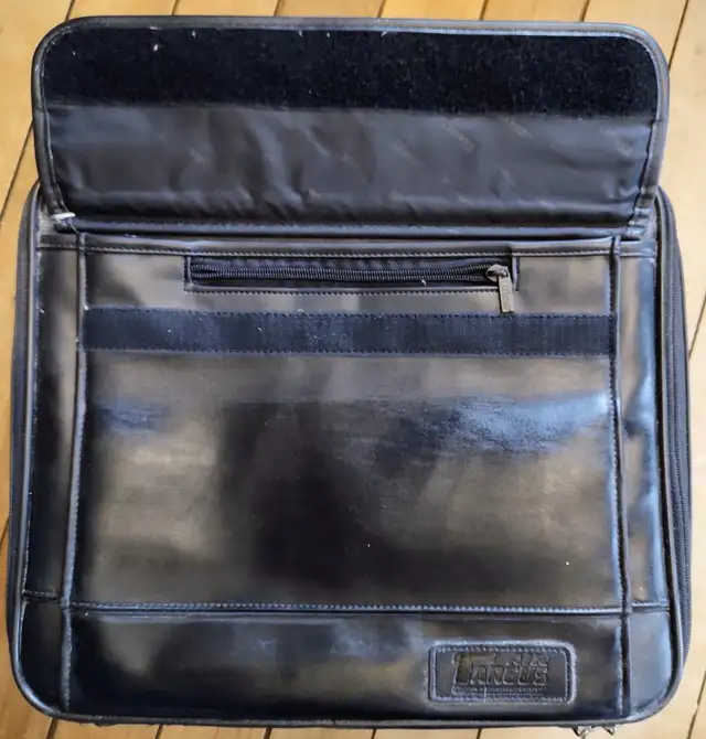 Targus Computer Laptop Case Bag in Laptop Accessories in Barrie - Image 5