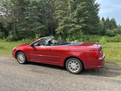 Chrysler Sebring touring convertible 2009. Entreposée durant l'hivers