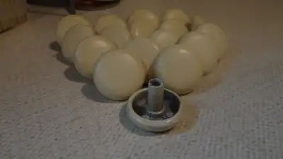 17 Boutons blancs, 1 pouces et quart, Métalliques robuste pour armoire Qualité-PAS de VIS-Peut etre...