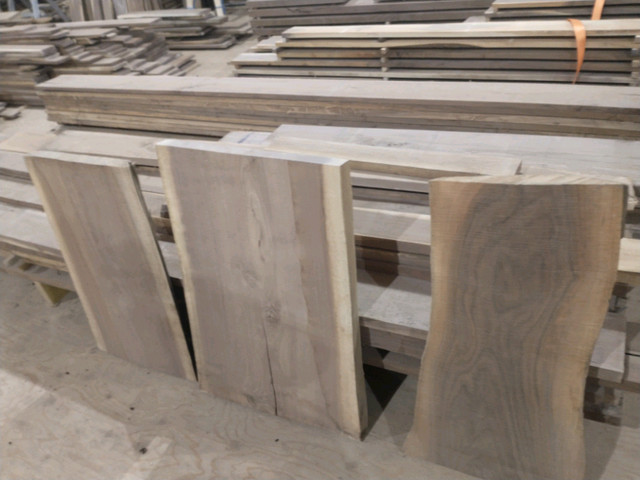 Rustic shelves or Table Wood in Home Décor & Accents in St. Catharines
