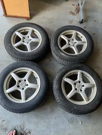 Blizzak WS90 snow tires, 225 / 65 / R17 . Off of Honda van used 3-4 seasons winter only. Sold van no...