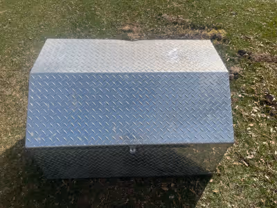 Measurements in the pictures. 250 litre tank, pump, quick attach, can lock cover. Diesel