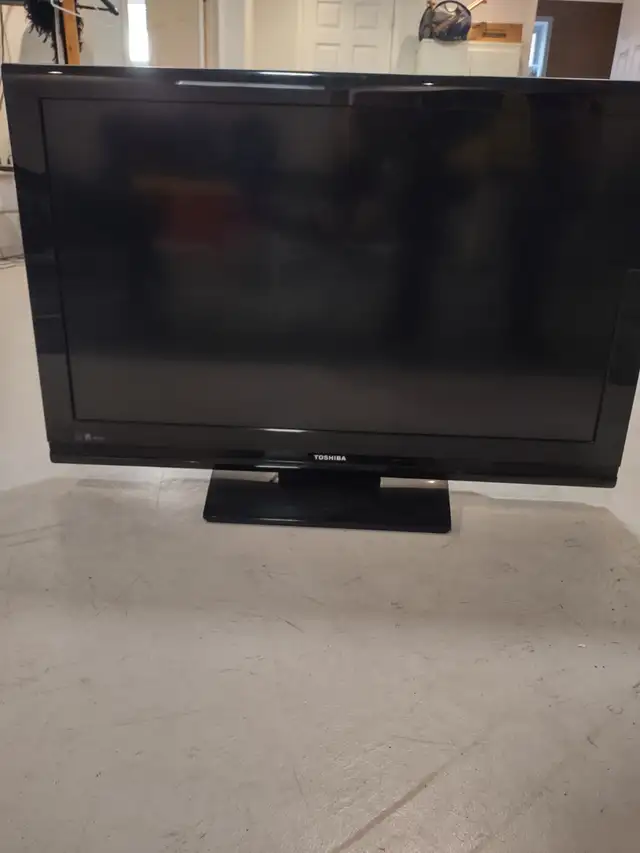 Toshiba 40" in TVs in Gatineau - Image 5