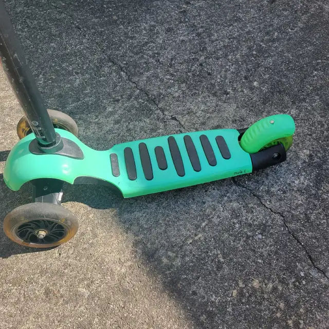 Trotinette 3 roues in Kids in Laval / North Shore - Image 6