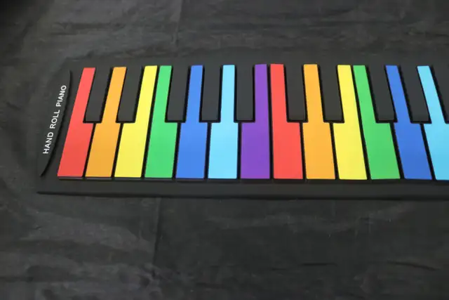 49-Key Roll-Up Piano Keyboard, Portable Rechargeable (#41826-1) in Pianos & Keyboards in City of Halifax - Image 6