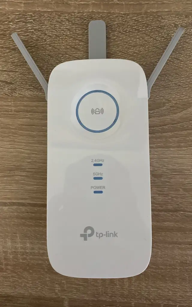 TP-LINK WIFI RANGE EXTENDER MODEL # AC-1750 SIGNAL BOOSTER. in Networking in Windsor Region - Image 2