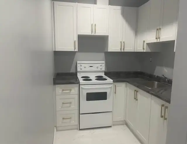 Basement private room for rent in Room Rentals & Roommates in Oshawa / Durham Region - Image 5
