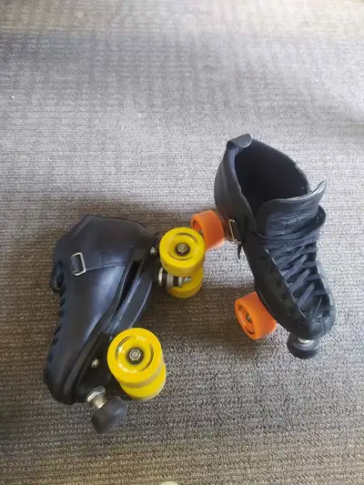Patins roller derby Riedell taille 6 (US) utilisés quelques mois. Très confortables (genre vraiment!...