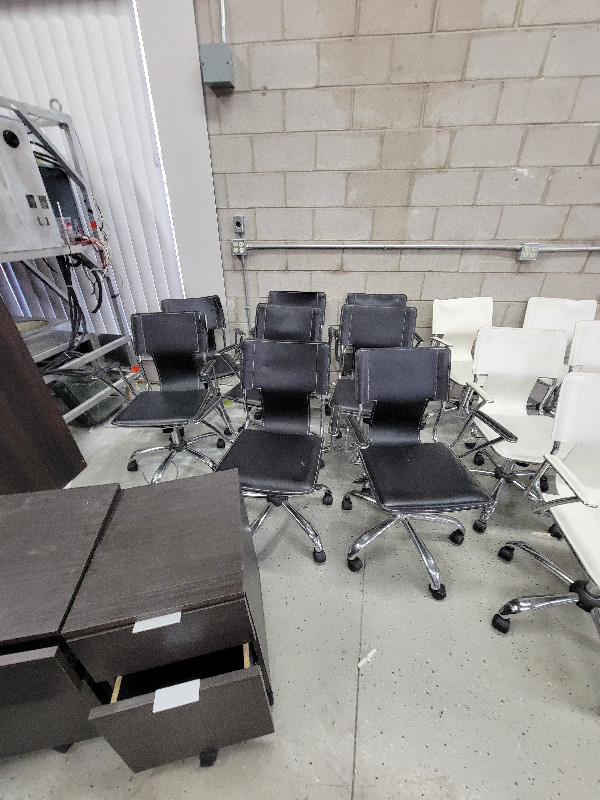 Liquidation best offer for all Office Furniture used in Hutches & Display Cabinets in Mississauga / Peel Region - Image 3
