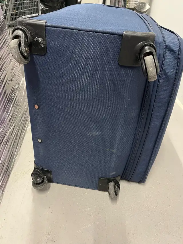 Grant Luggage in Bags & Luggage in City of Toronto - Image 6