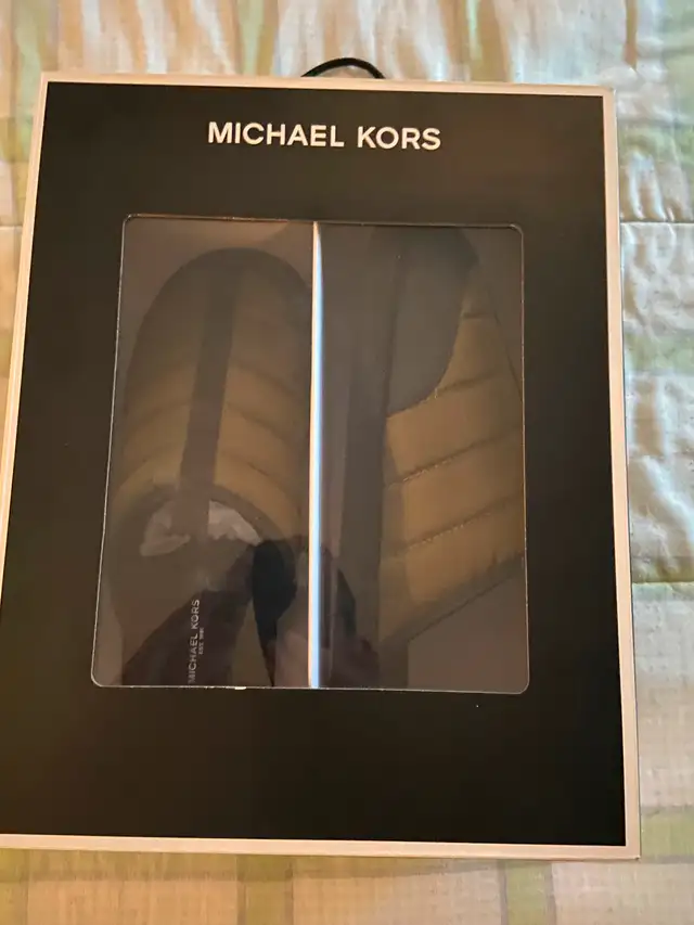 Micheal Kors Slippers in Women's - Shoes in Edmonton - Image 2