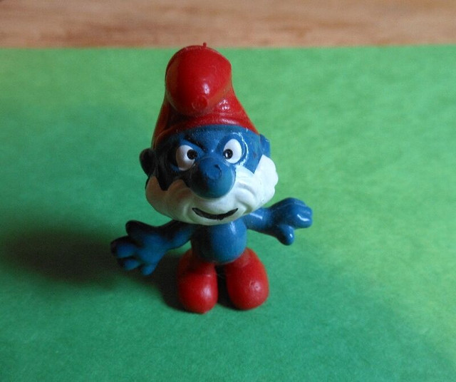 Vintage & Collectible Smurf , Smurfette, Papa Smurf Figures in Toys & Games in City of Toronto - Image 4