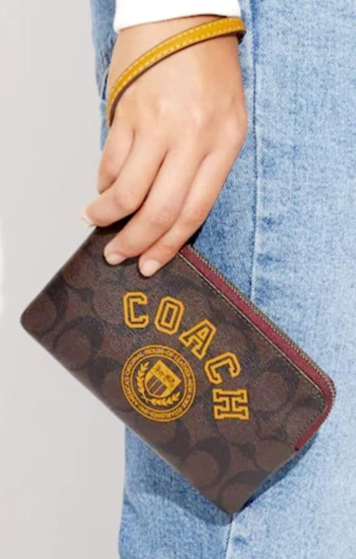COACH Zip Wristlet in Women's - Bags & Wallets in Bedford - Image 2