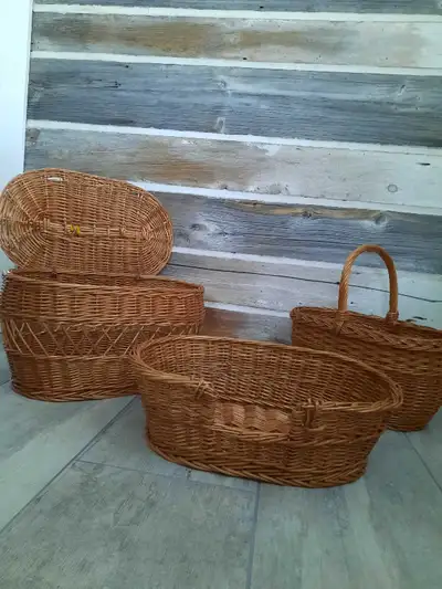 lot 3 paniers en osier , View more