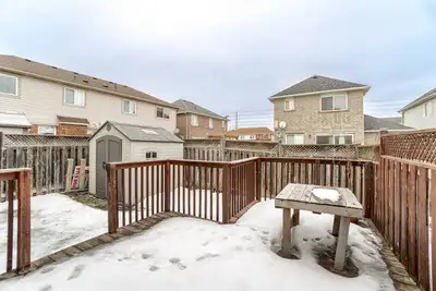 3 Bedroom + 1 Den House for rent in Brampton Beautiful semi detached house available for rent from 0...