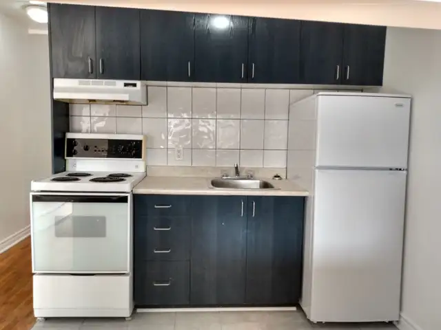 A 5 min, de marche du Métro Rosemont 2 1/2 à louer tout inclus