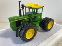 *WOW* 1/32 JOHN DEERE 7520 High Detail by SHUCO Farm Toy Tractor