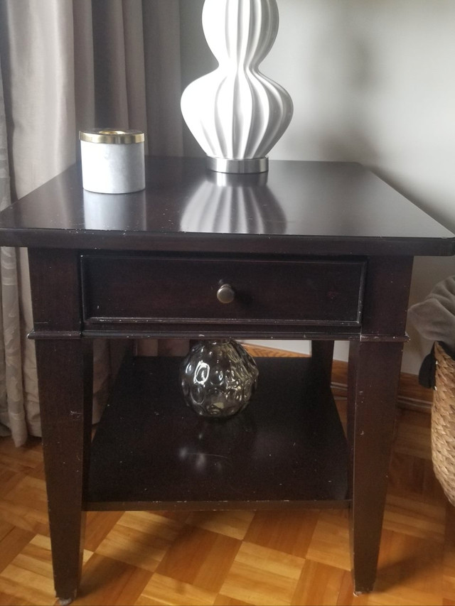 Real Brown wooden coffee table with a small front drawer dans Tables basses  à Ville de Montréal