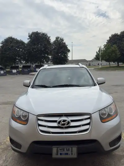 For Sale: 2010 Hyundai Santa Fe - $3500 Selling my 2010 Hyundai Santa Fe. It's a reliable SUV with l...