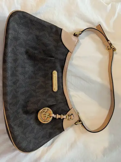 MK purse brand new, View more
