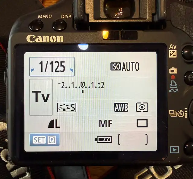 Canon EOS Rebel T1i 15.1 MP CMOS Digital SLR Camera Package in Cameras & Camcorders in City of Halifax - Image 8