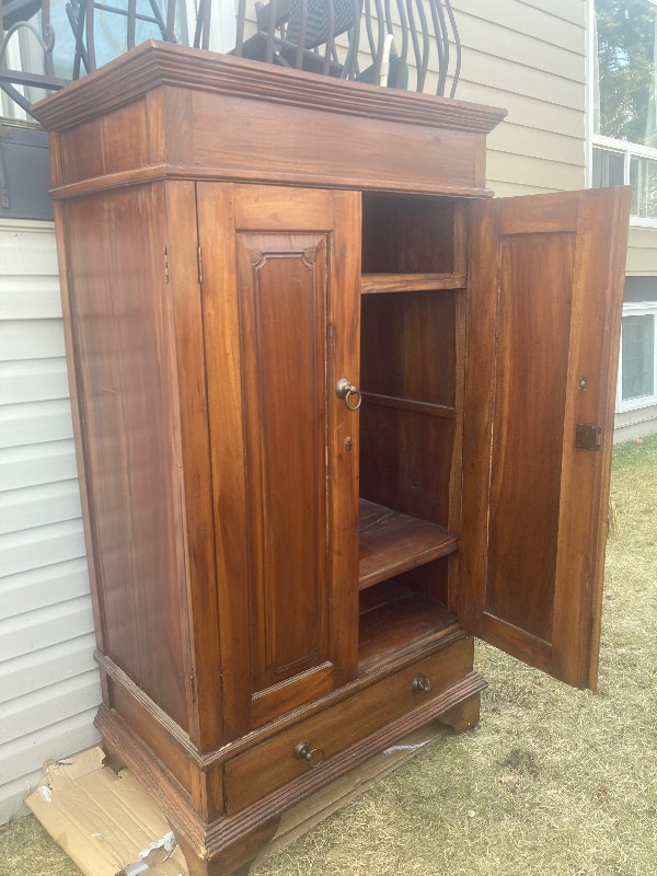 Armoire for sale Dressers & Wardrobes Calgary Kijiji