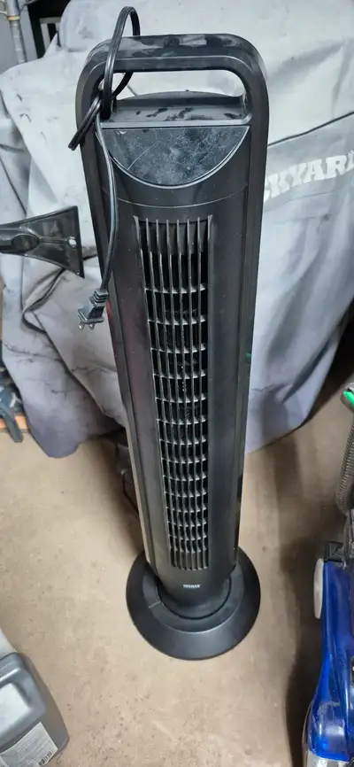 Two Seville Classics Tower Fans (Info In Description) I'm In South Edmonton, Skyrattler Neighborhood...