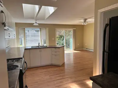 3 bedroom 2 bath rancher near Oliver Woods