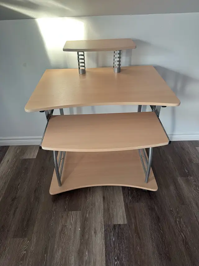 Computer Desk in Desks in Ottawa - Image 6