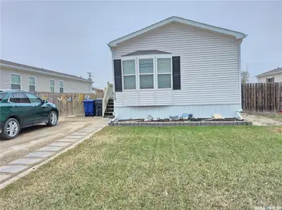 Welcome to 129 1st Avenue SW! Looking for an affordable home that is move in ready? Look no further!...