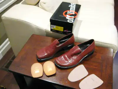 Gently Used Ladies Women's Leather Size 9 Red Burgundy Loafers, View more