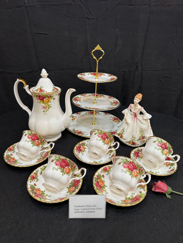  Old Country Roses Royal Albert England in Arts & Collectibles in Hamilton