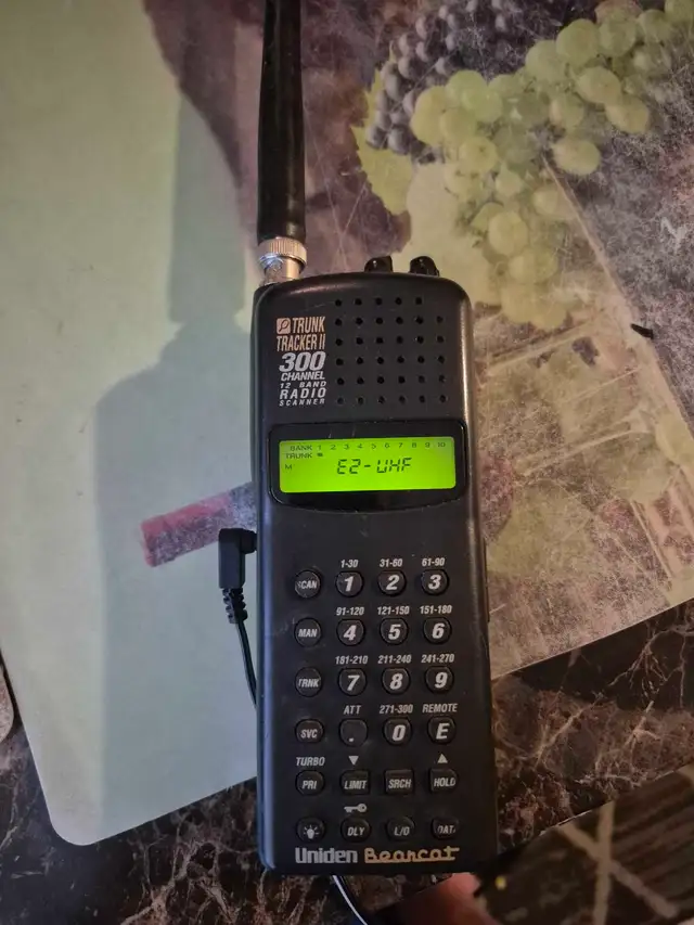 Uniden Bearcat Trunk Tracker II 300 Channel Scanner in General Electronics in City of Toronto - Image 2