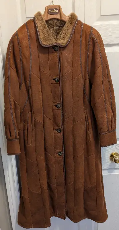 Shearling coat by Christ German leather in Women's - Tops & Outerwear in Kitchener / Waterloo - Image 2