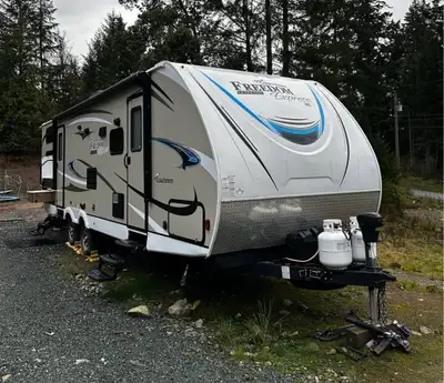 Want to live off grid? Building a home and don’t have power yet? This trailer is the one for you! 20...