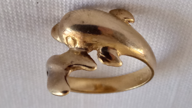 SOLD..10K GOLD DOLPHIN RING in Jewellery & Watches in Barrie - Image 4